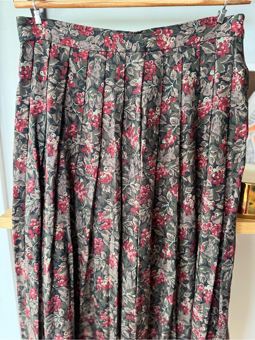 Vintage Susan Bristol Floral Pleated Maxi Skirt in Olive and Berry Size 8 - Picture 2 of 8